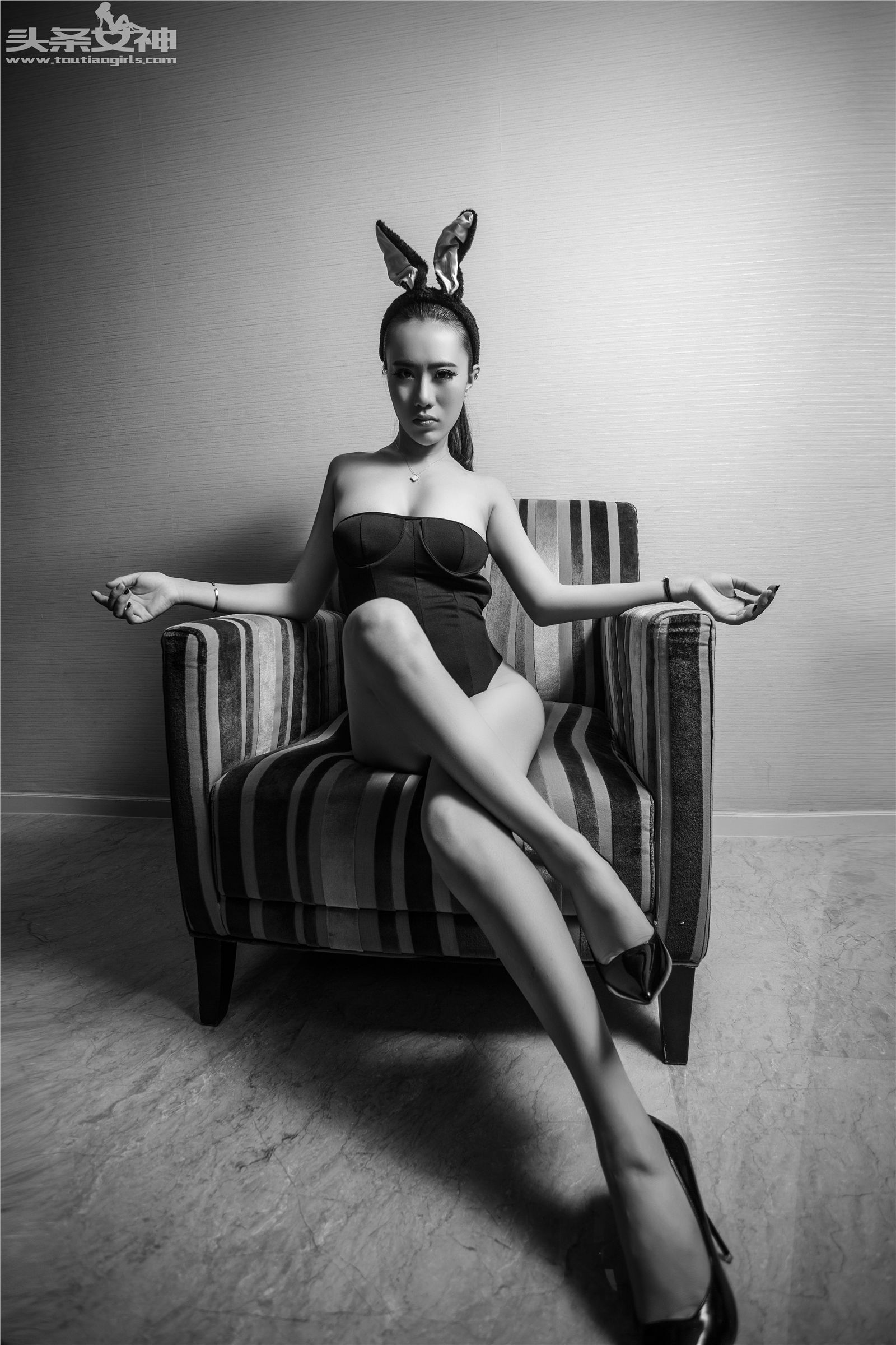 [Toutiaogirls]头条女神 2016.07.23 暗黑系巨乳小黑兔 绮儿